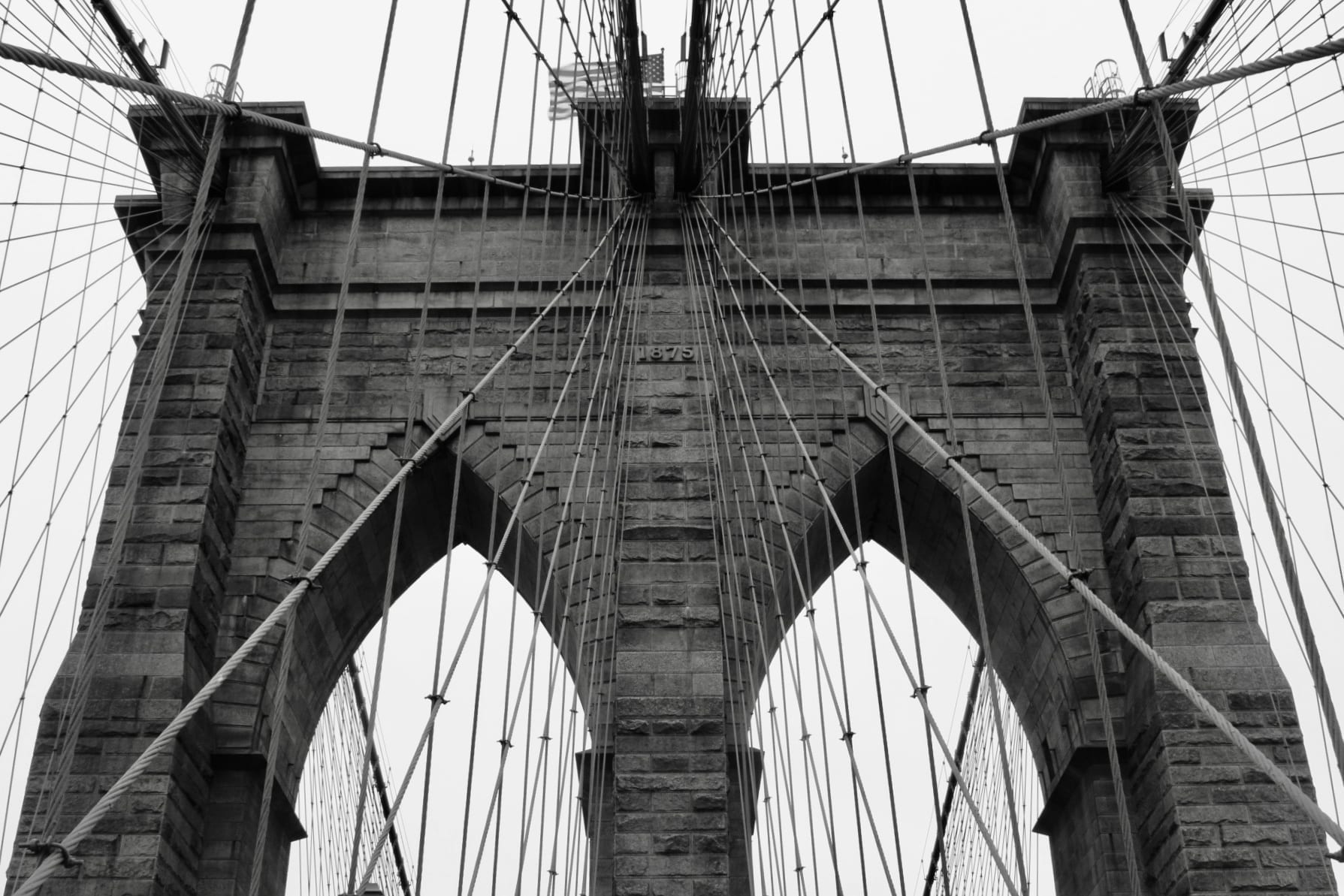 A black and white photo of the brooklyn bridge.