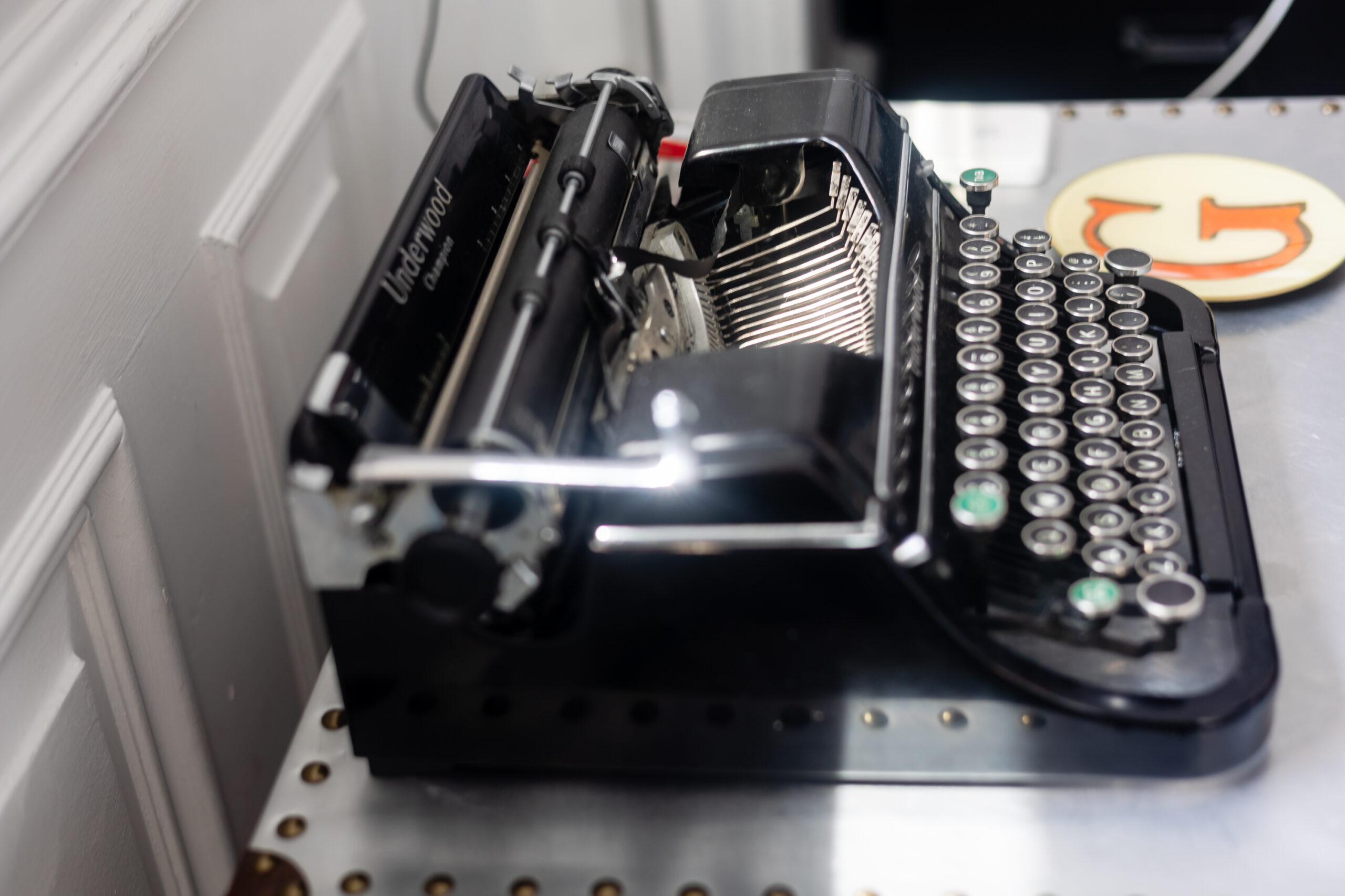 A typewriter sitting on top of a table.